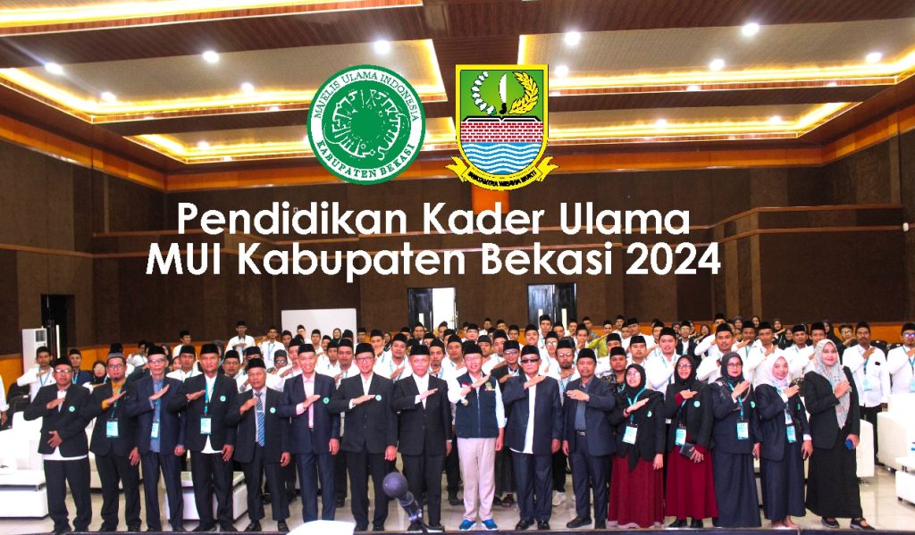 Pj Bupati Bekasi saat sesi foto bersama Panitia PMB PKU MUI dan selruh peserta ujian