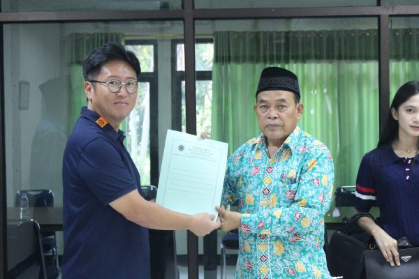 Warga Negara Korea Selatan, Mengucapkan Dua Kalimat Syahadat di Kantor Sekretariat MUI Kabupaten Bekasi