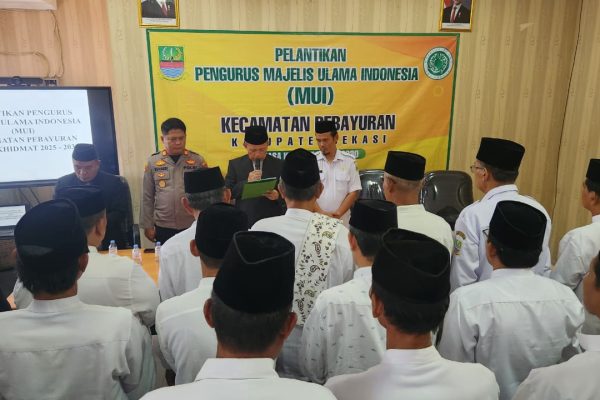 MUI Kabupaten Bekasi Kukuhkan Pengurus Kecamatan Pebayuran, Prof. Mahmud Tekankan Sinergi dan Solusi Digital